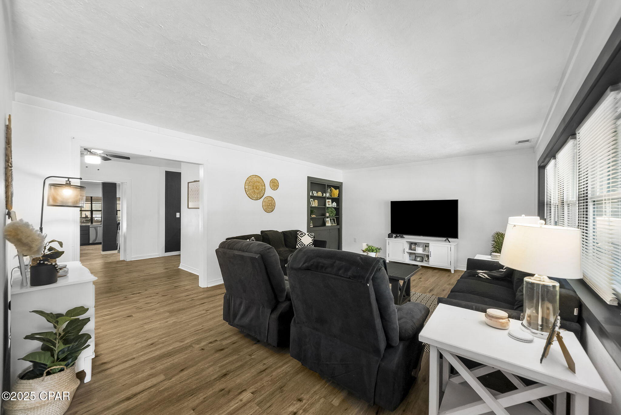 Listing photo id 21 for 1428 Parkway Drive