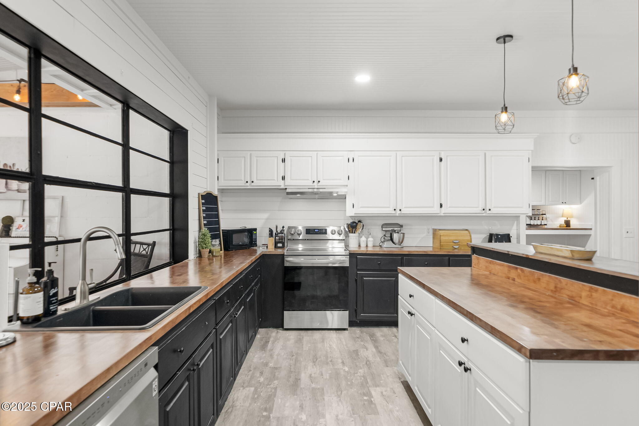 Listing photo id 26 for 1428 Parkway Drive