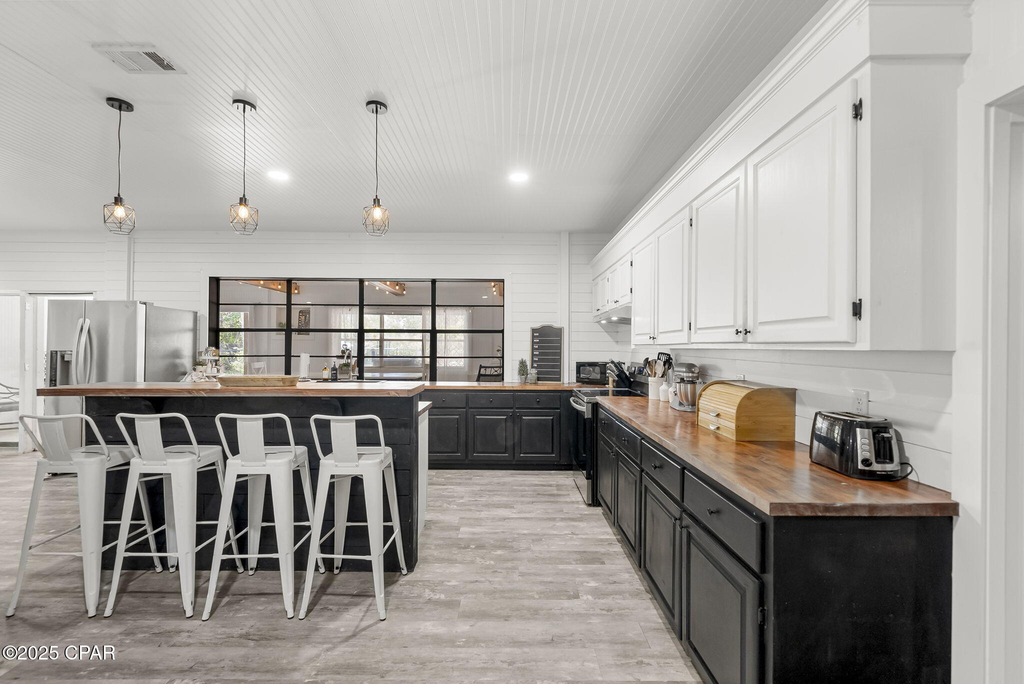 Listing photo id 27 for 1428 Parkway Drive