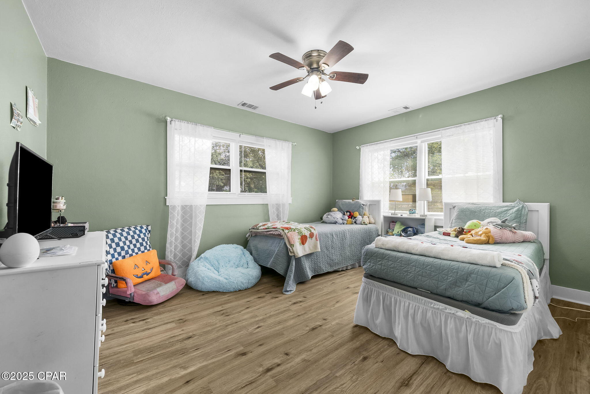 Listing photo id 31 for 1428 Parkway Drive