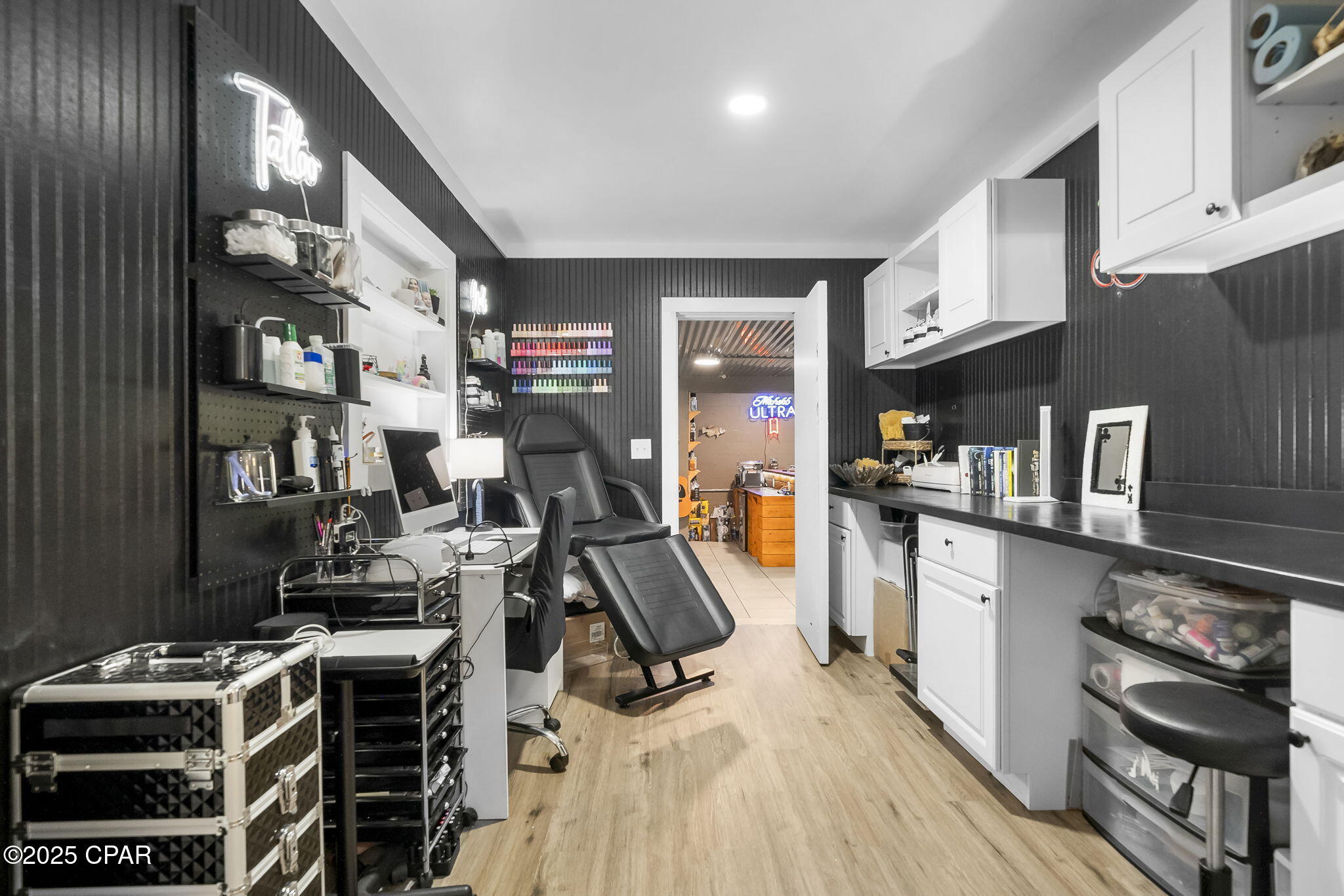 Listing photo id 34 for 1428 Parkway Drive