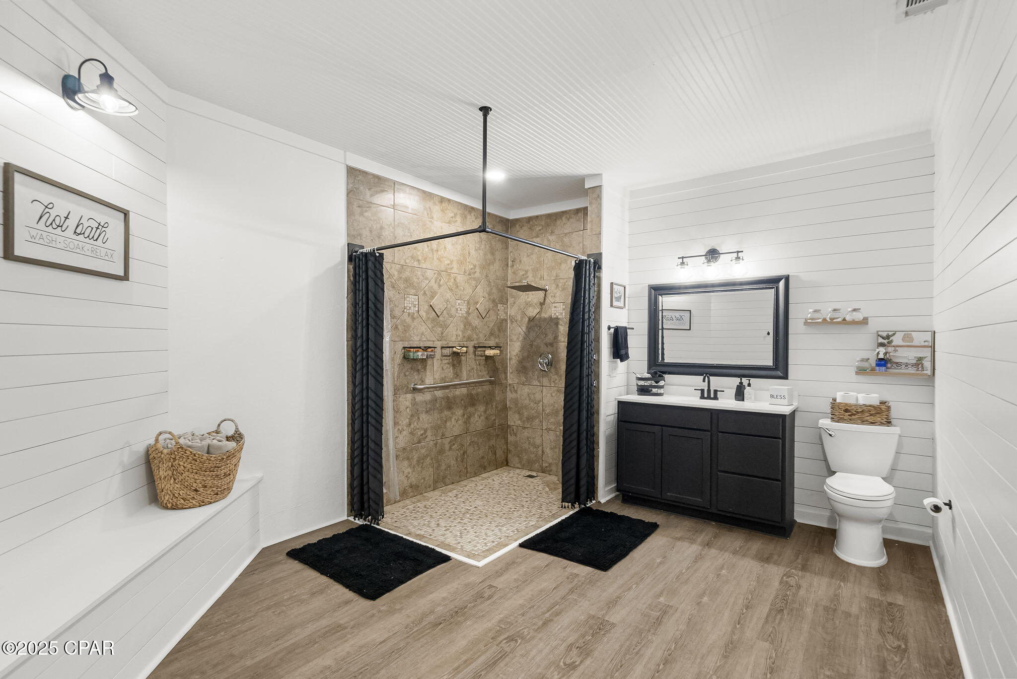 Listing photo id 44 for 1428 Parkway Drive