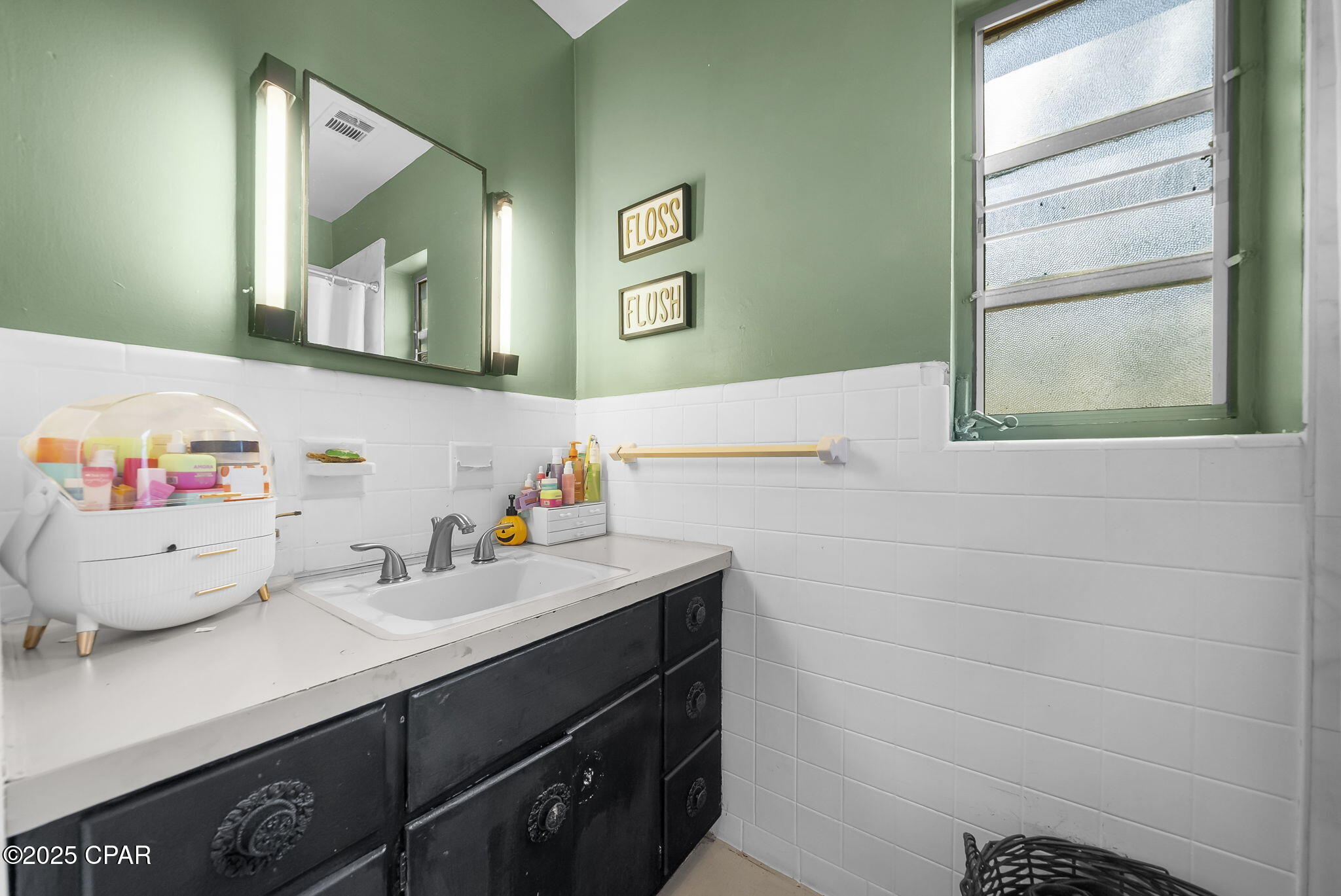 Listing photo id 66 for 1428 Parkway Drive