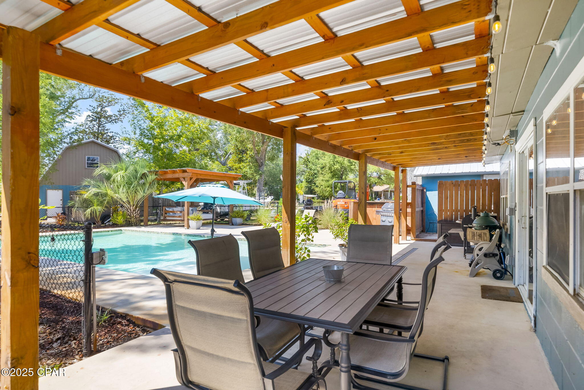 Listing photo id 9 for 1428 Parkway Drive