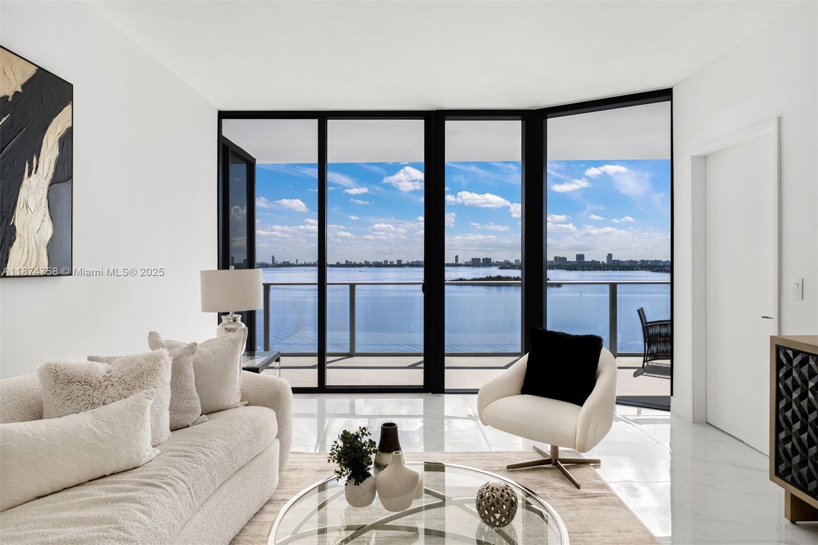 Apartamento à Venda em Miami, FL