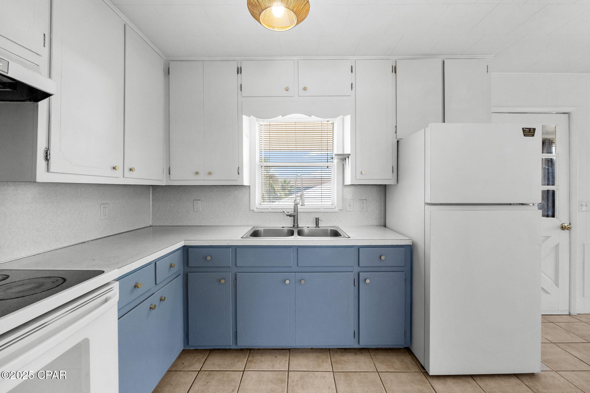 Image 19 For 22107 Bataan Avenue