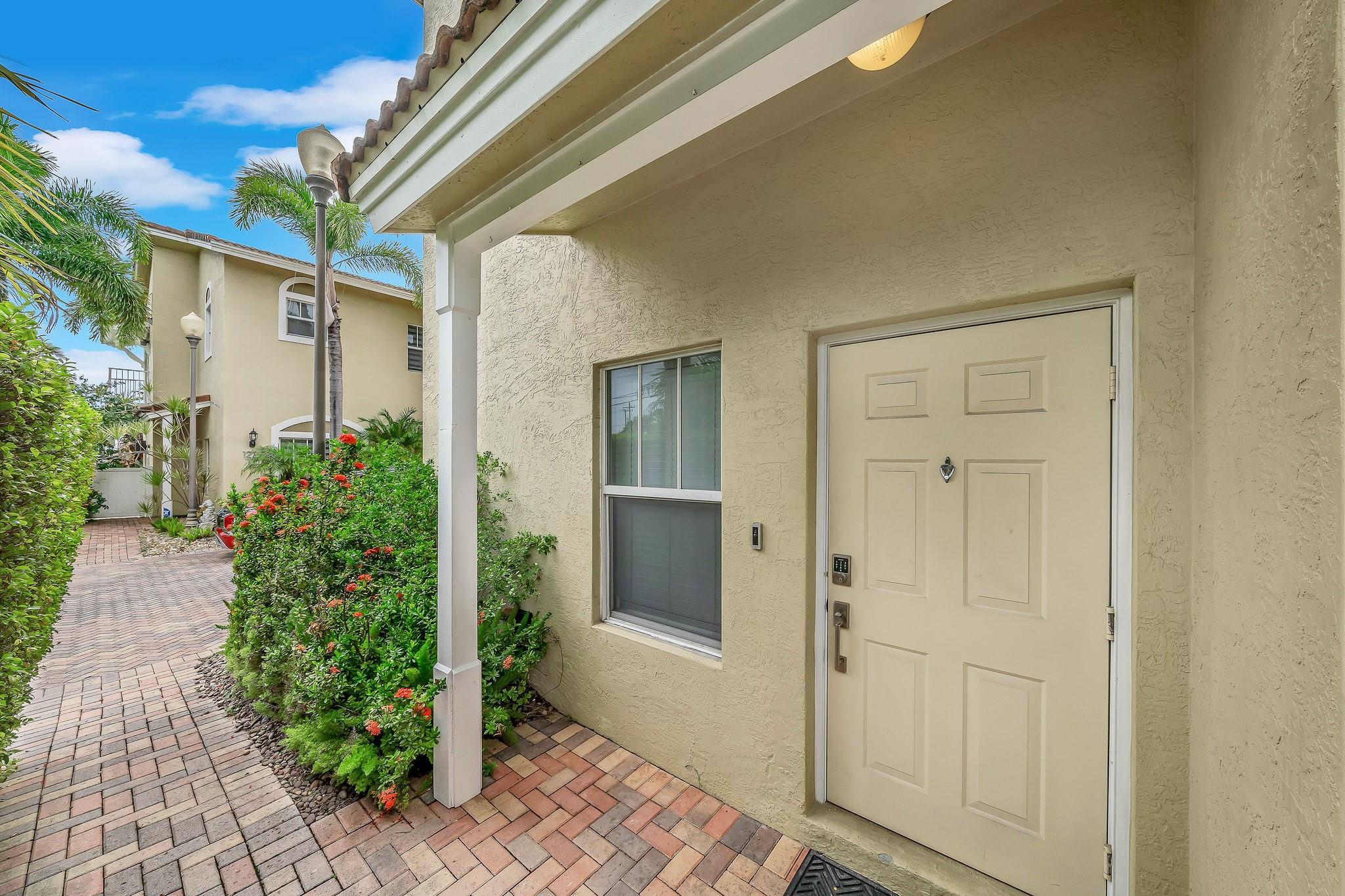 Homes for sale in Oakland Park, FL | 1251 Ne 32Nd St, Oakland Park, FL 33334 | MLS# F10527569