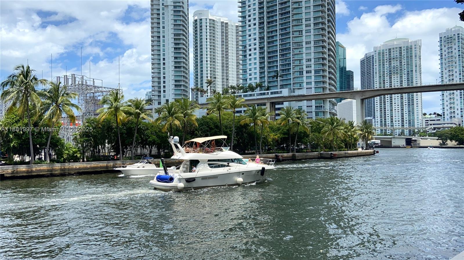 Latitude On The River Con