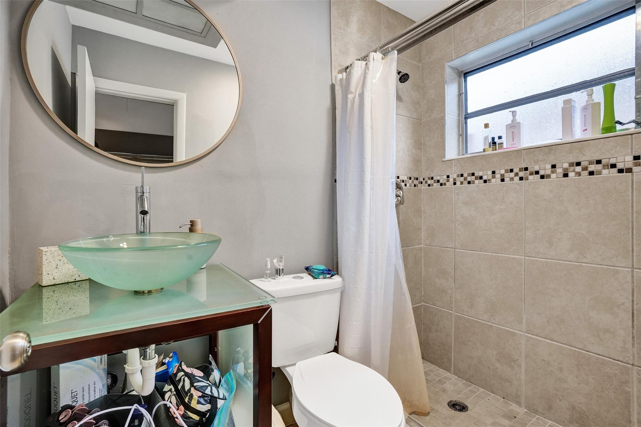 Bedroom1 Ensuite bath