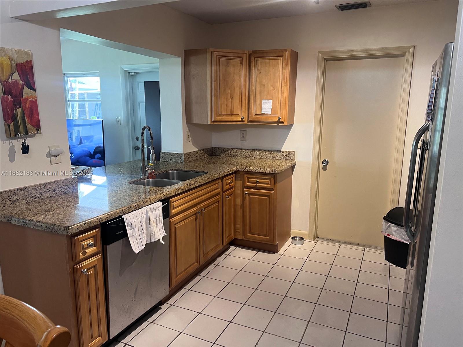 Homes for sale in Tamarac, FL | 6806 Nw 75Th Dr, Tamarac, FL 33321 | MLS# A11882183