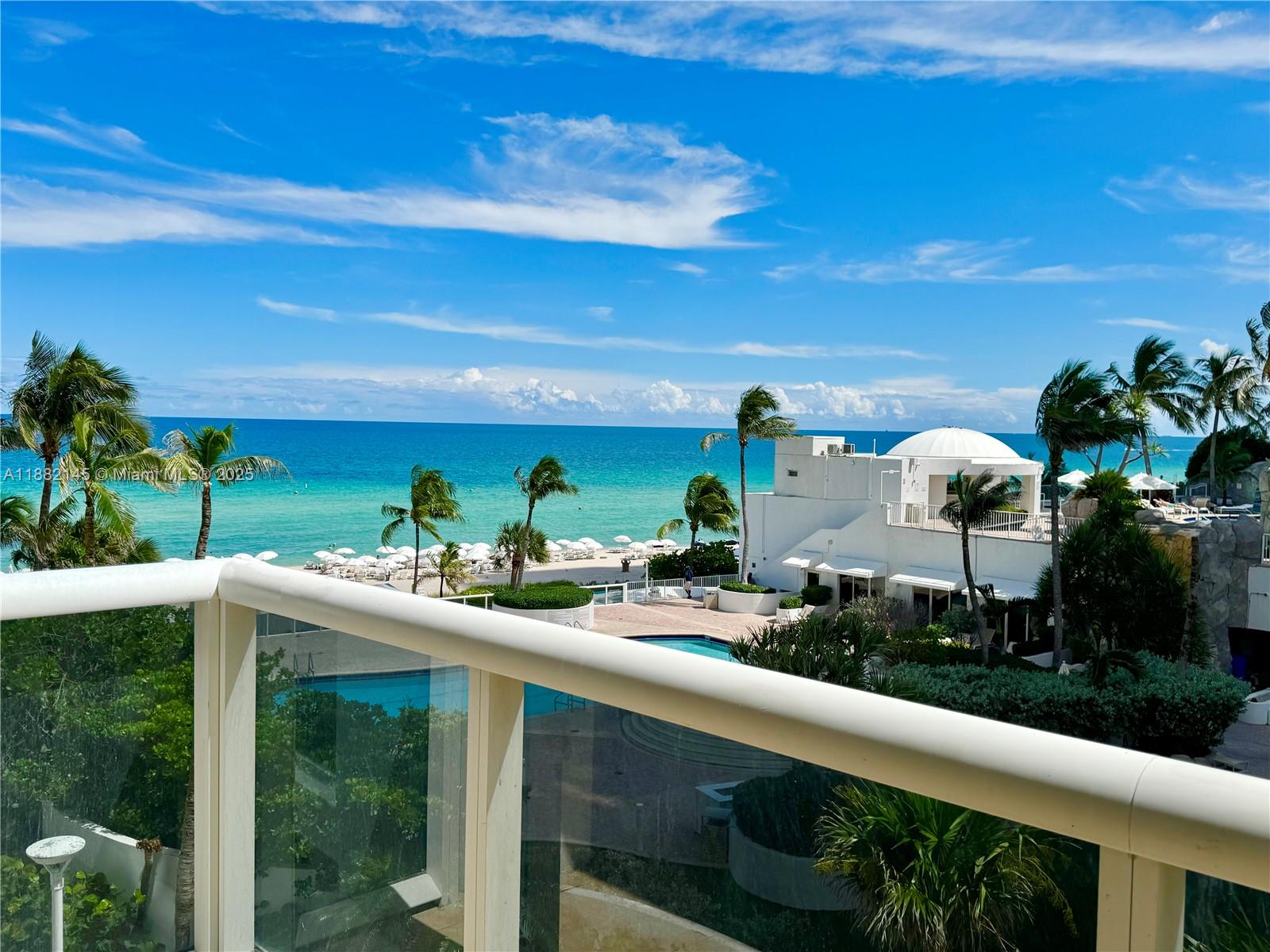 Apartamento à Venda em Sunny Isles Beach, FL