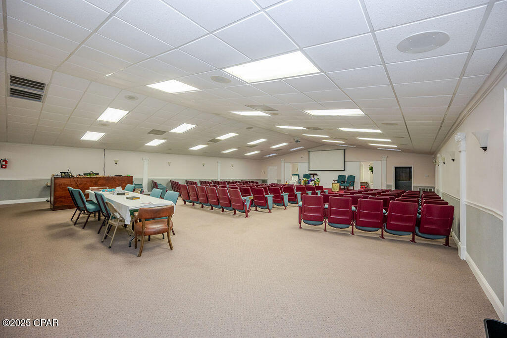 Listing photo id 12 for 8904 Highway 2301