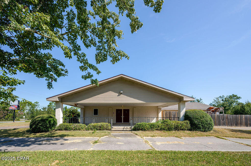 Listing photo id 2 for 8904 Highway 2301