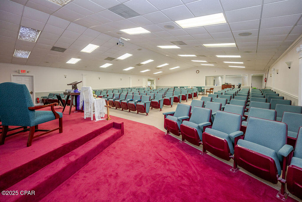 Listing photo id 30 for 8904 Highway 2301