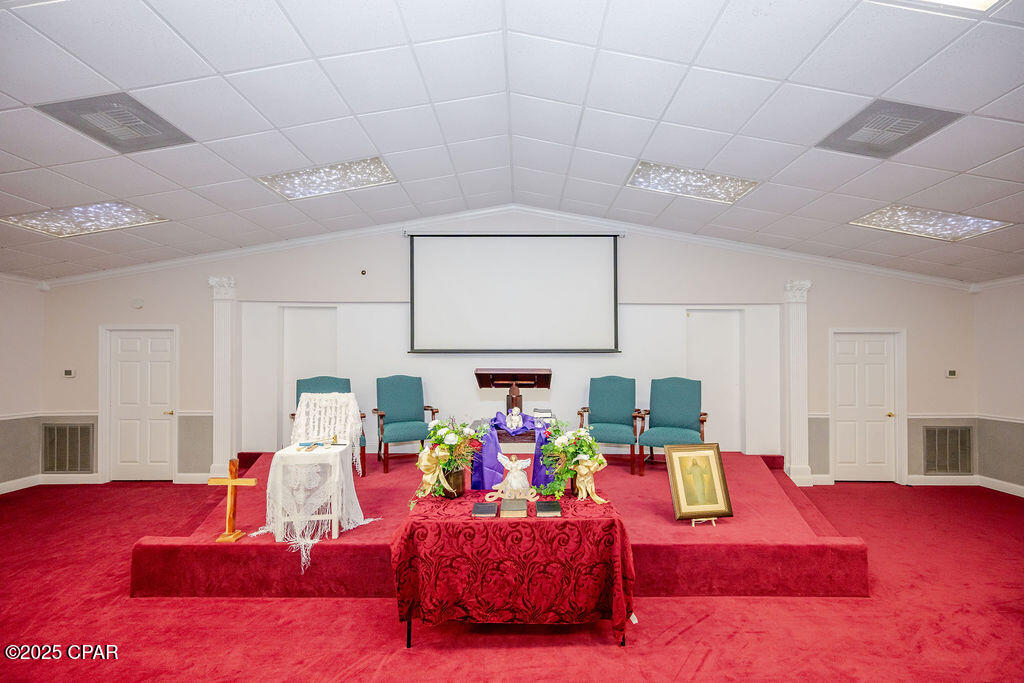 Listing photo id 31 for 8904 Highway 2301