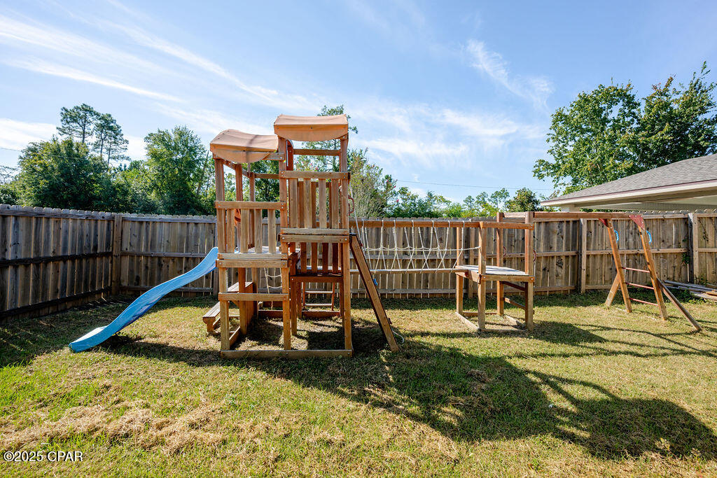 Listing photo id 35 for 8904 Highway 2301