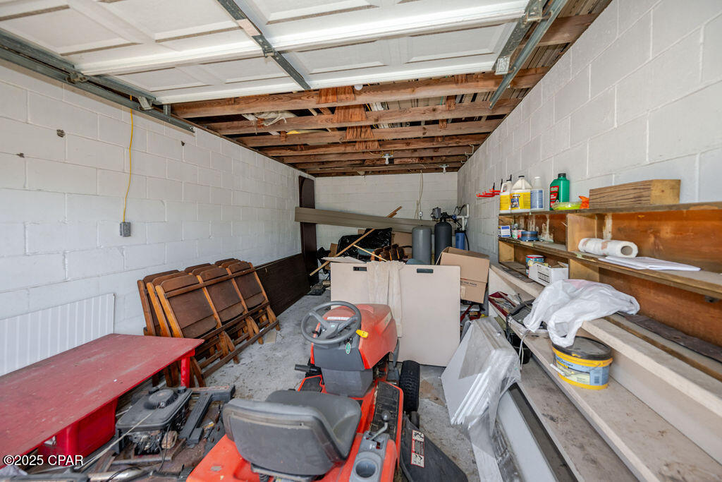 Listing photo id 37 for 8904 Highway 2301