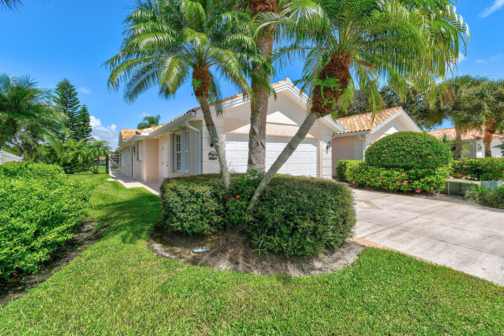 Homes for sale in Hobe Sound, FL | 8252 Se Double Tree Dr, Hobe Sound, FL 33455 | MLS# R11125744