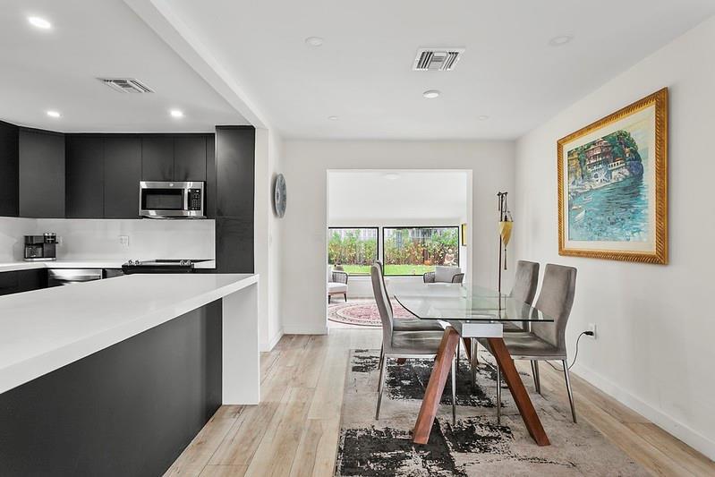 Kitchen & Dining Area