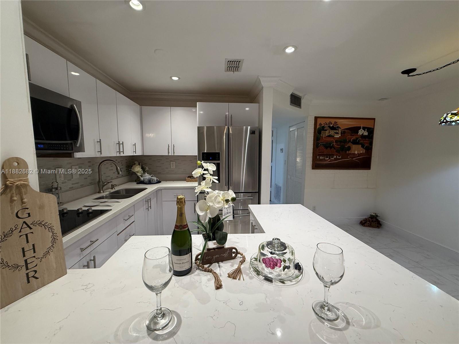 Sunrise Lakes 76 Condo