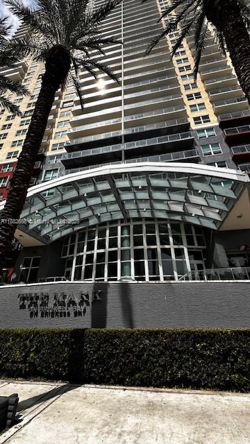 Apartamento para Alugar em Miami, FL