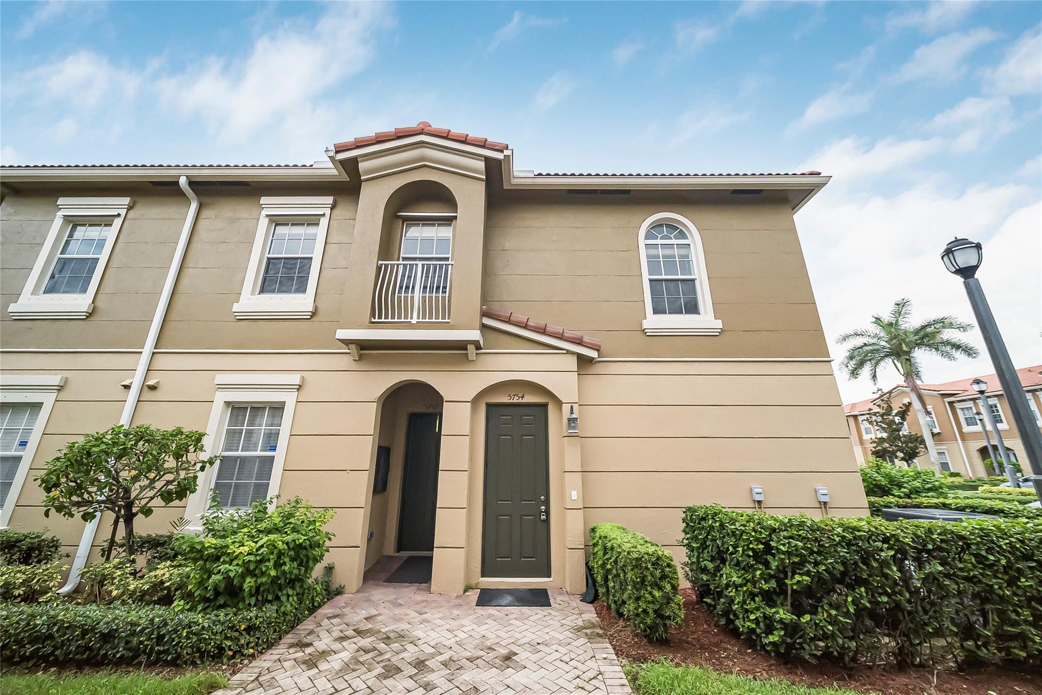 Homes for sale in Tamarac, FL | 5754 Hampton Hills Blvd #5754, Tamarac, FL 33321 | MLS# F10527871