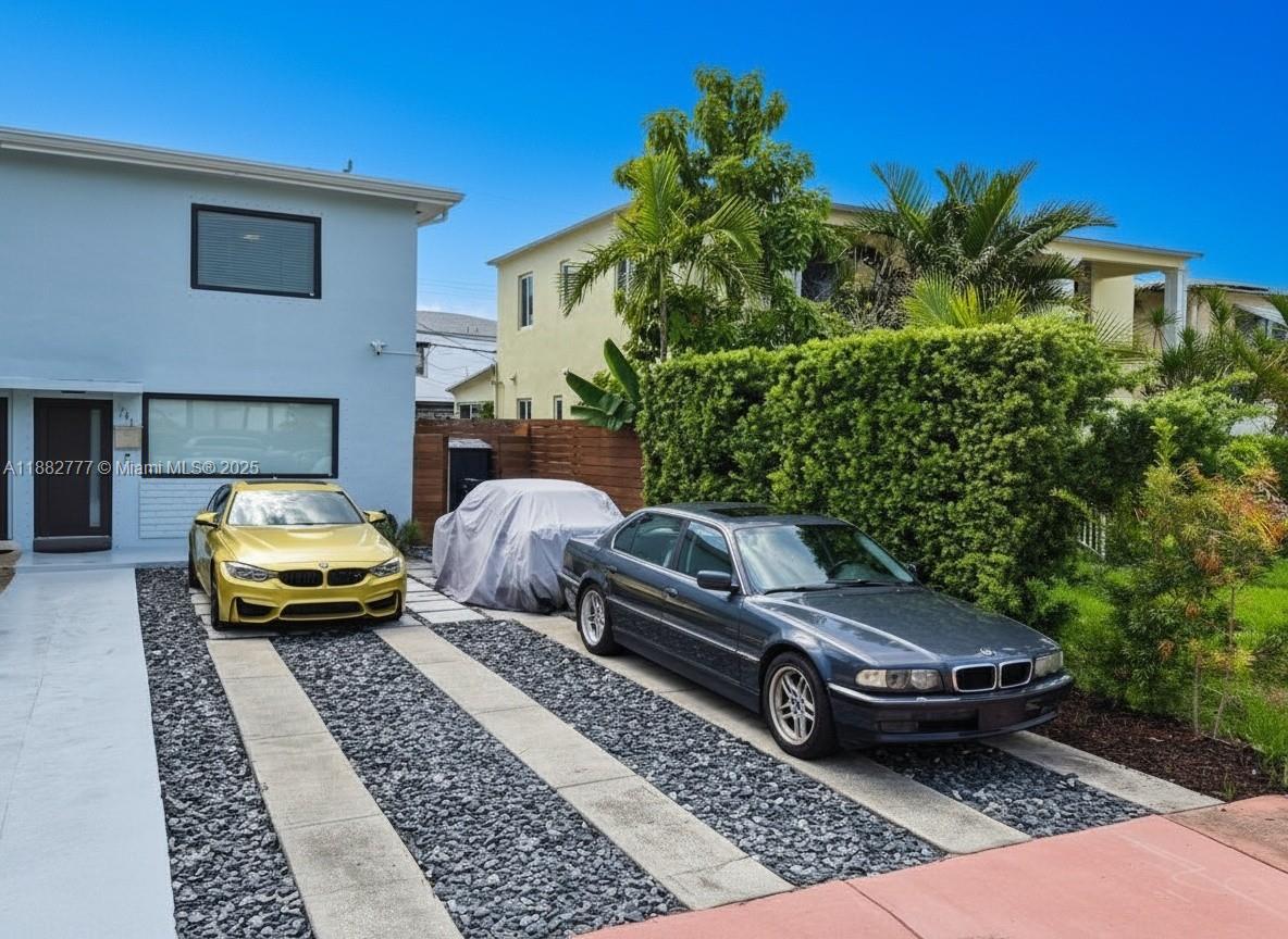 House for Sale in Miami Beach, FL