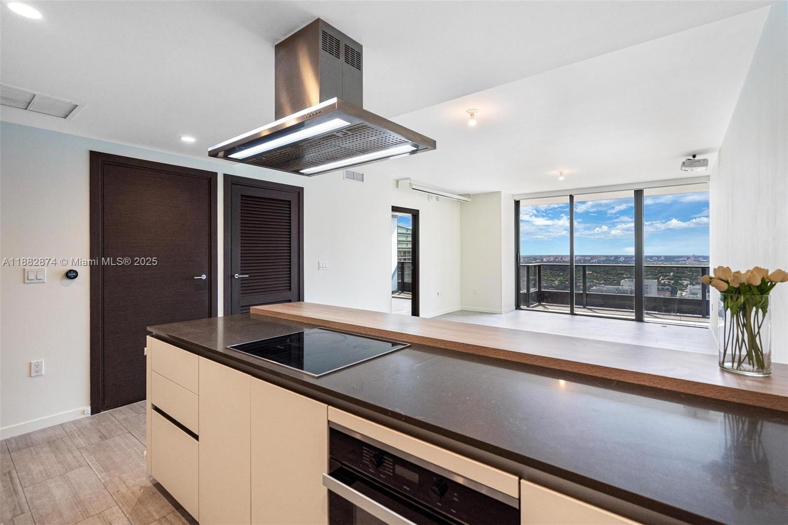 Apartamento para Alugar em Miami, FL