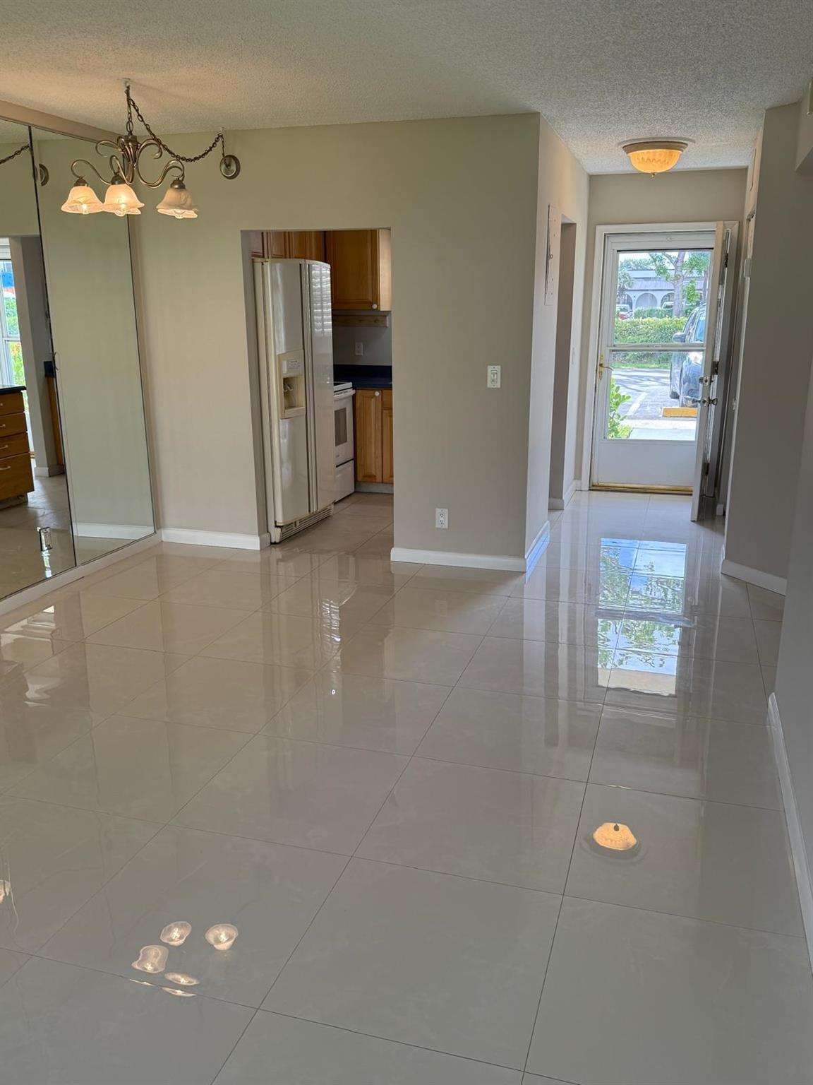 Sandalfoot Blvd Apts Cond