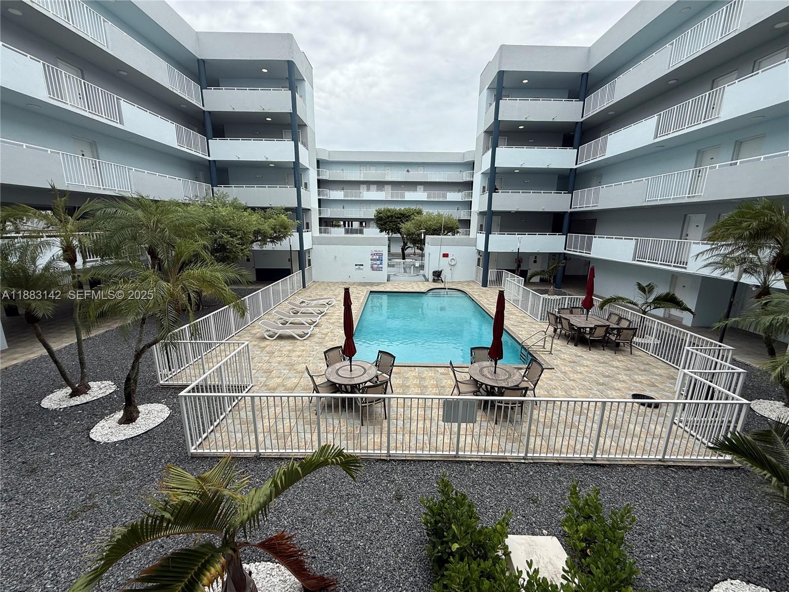 Azul At Fontainebleau Con