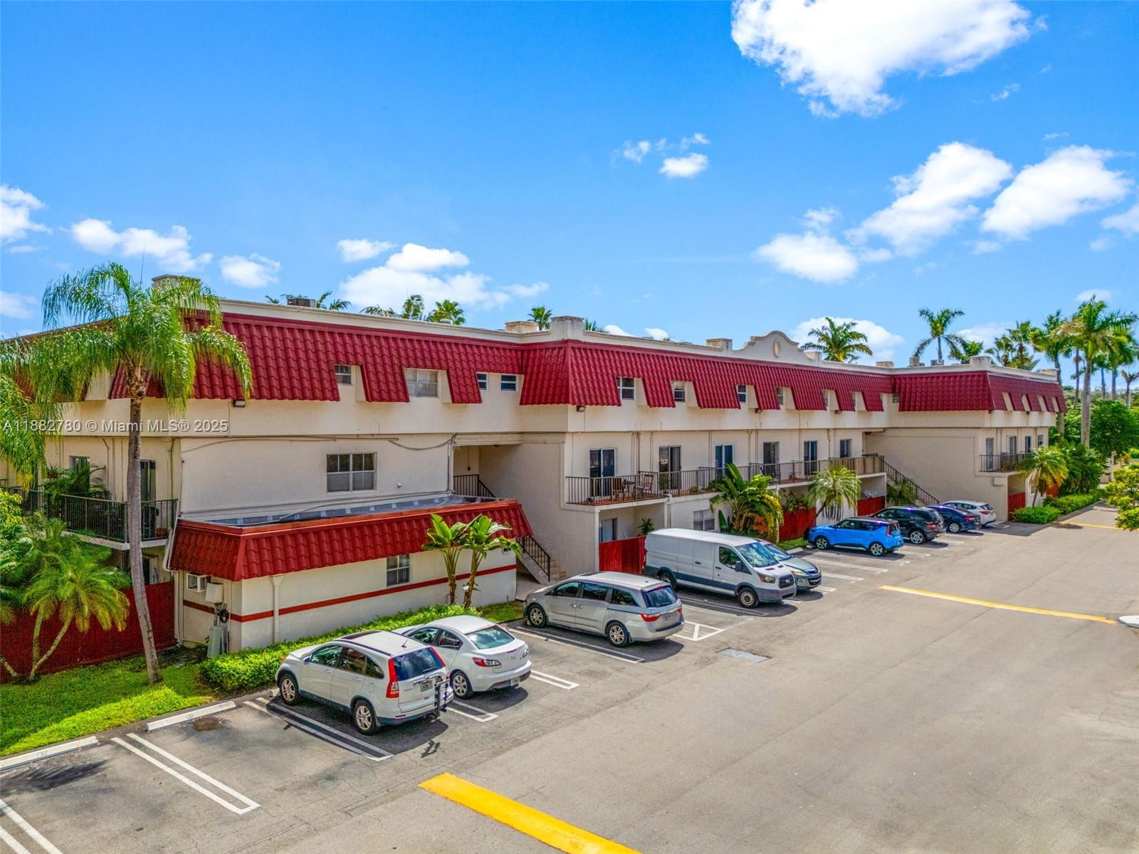 Villas Of Pinecrest Condo