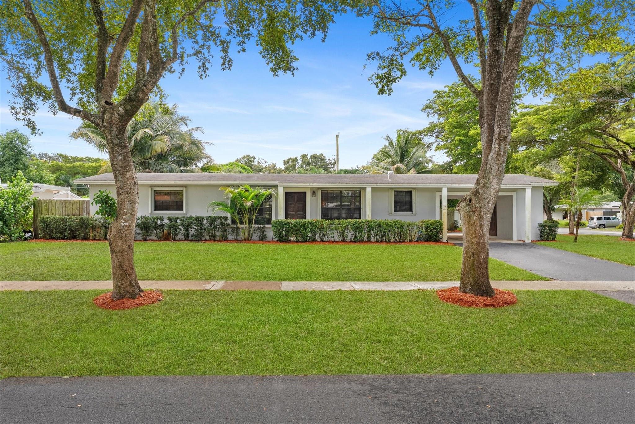 Homes for sale in Plantation, FL | 5672 Sw 2Nd St, Plantation, FL 33317 | MLS# F10527846