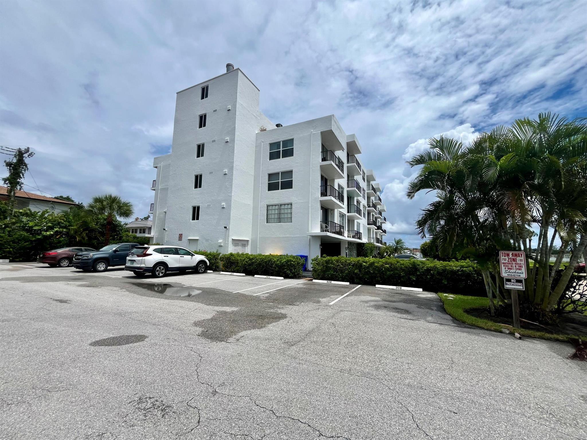 Homes for sale in Lantana, FL | 301 Croton Avenue #305, Lantana, FL 33462 | MLS# R11126138