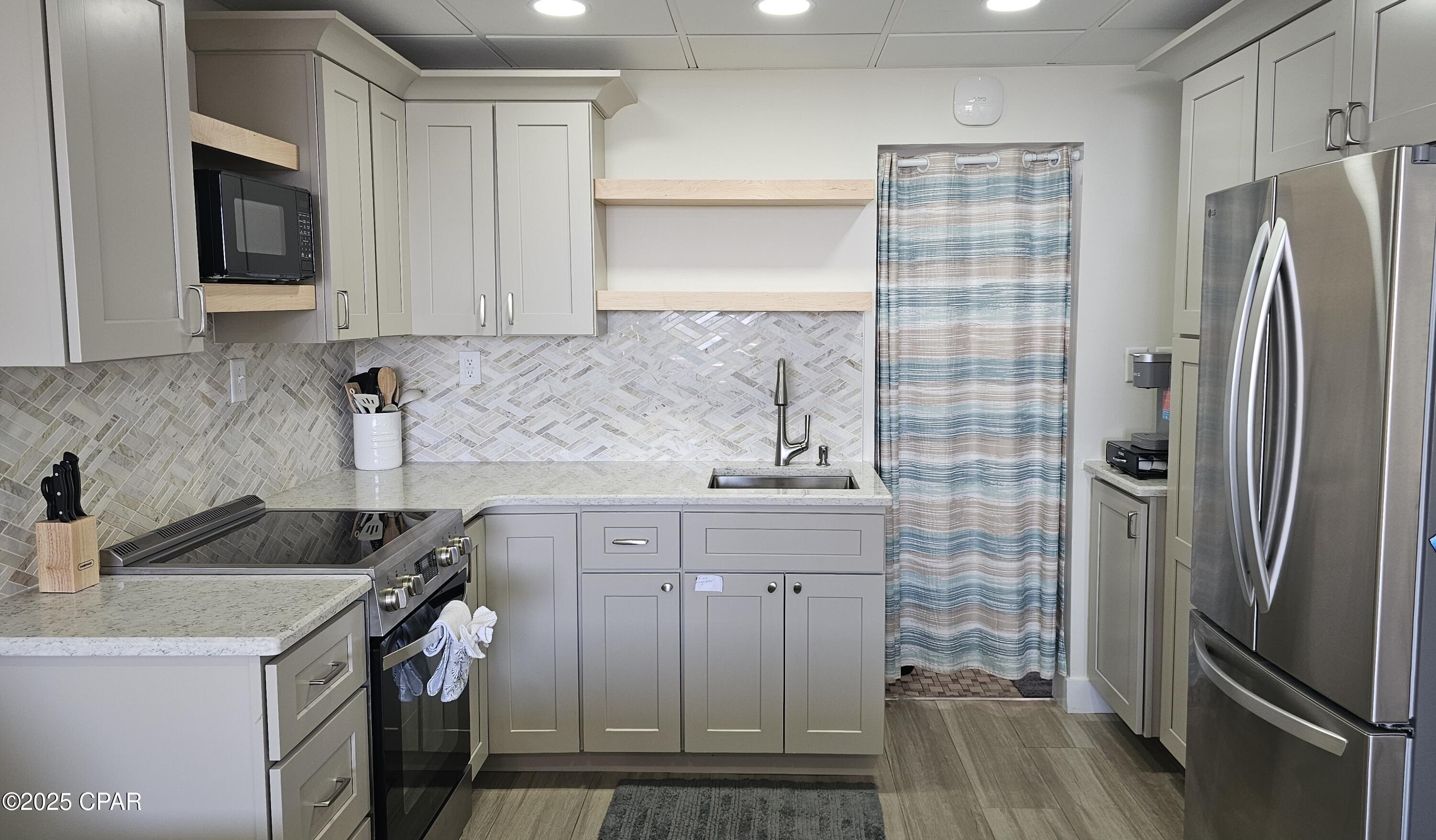 Listing photo id 10 for 14401 Front Beach Road 229