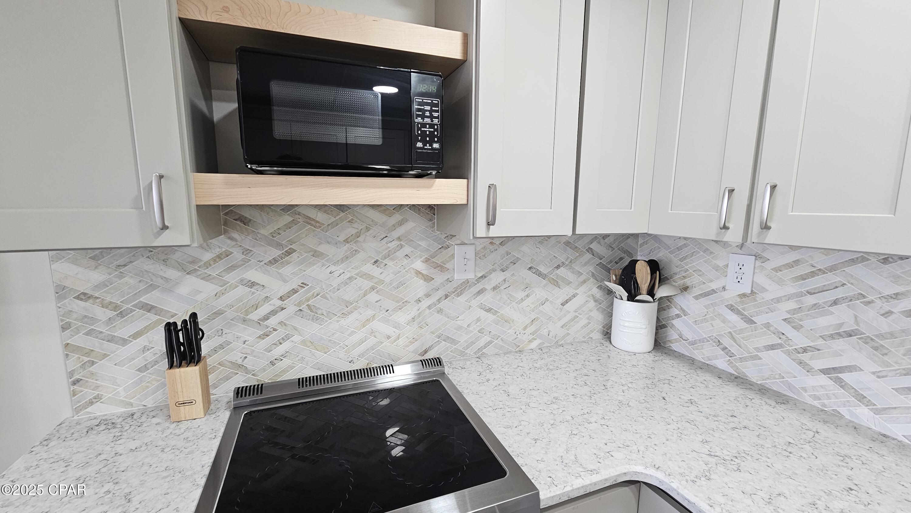 Listing photo id 12 for 14401 Front Beach Road 229