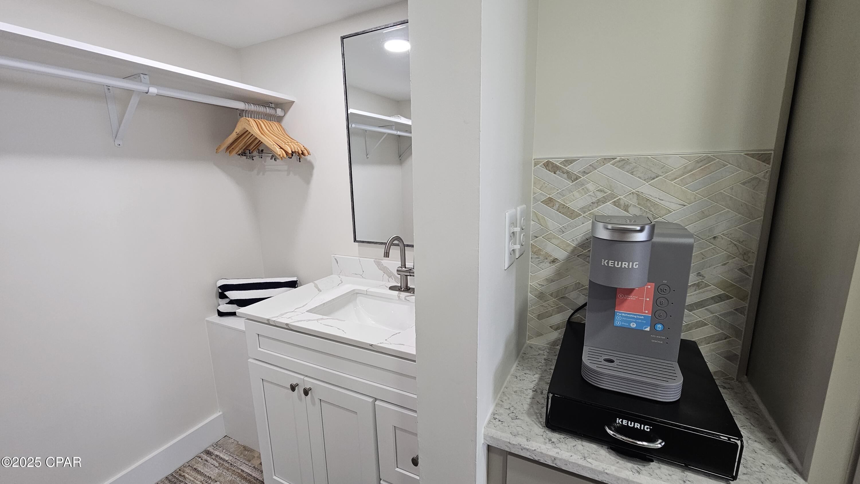 Listing photo id 16 for 14401 Front Beach Road 229