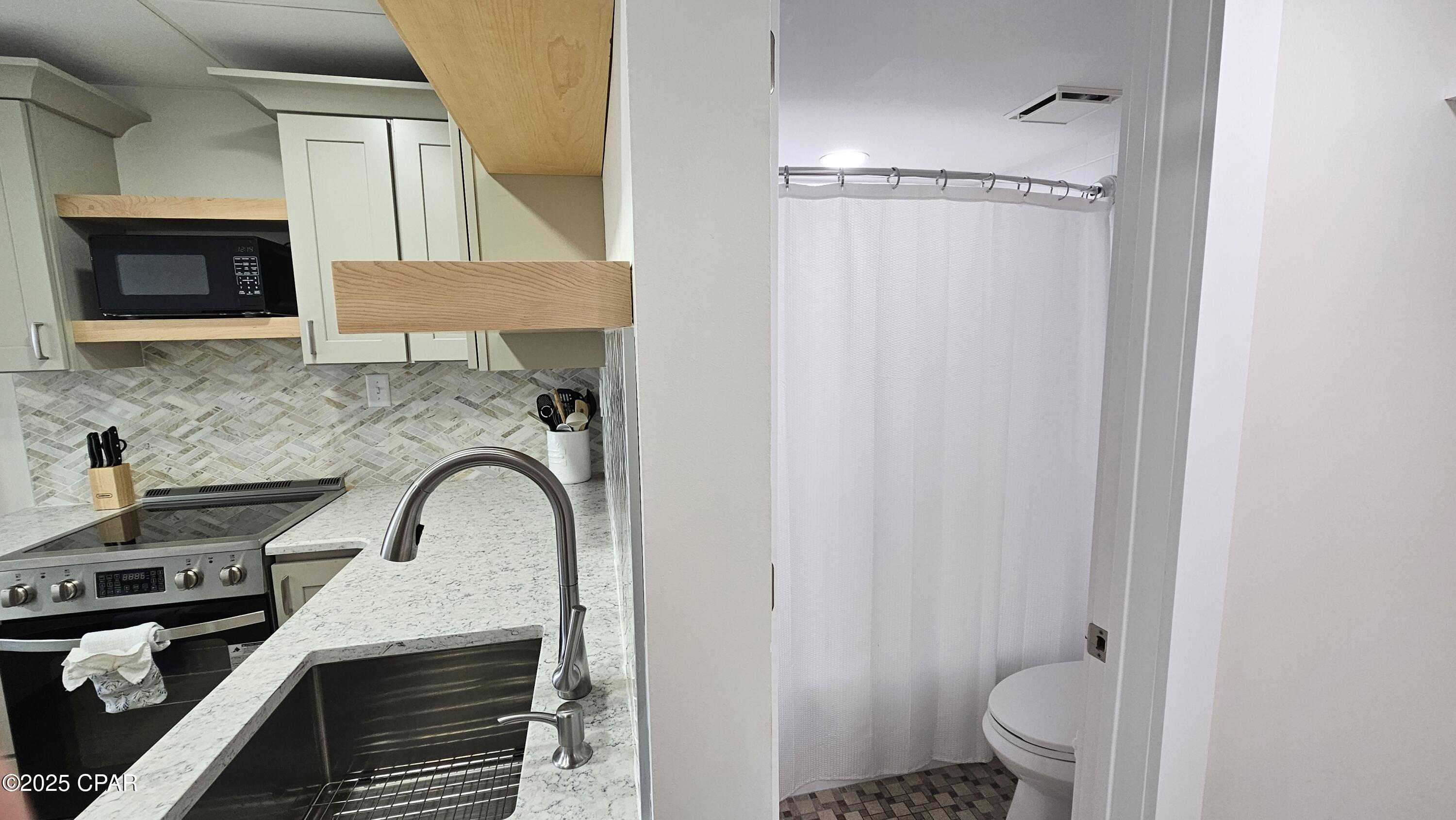 Listing photo id 17 for 14401 Front Beach Road 229