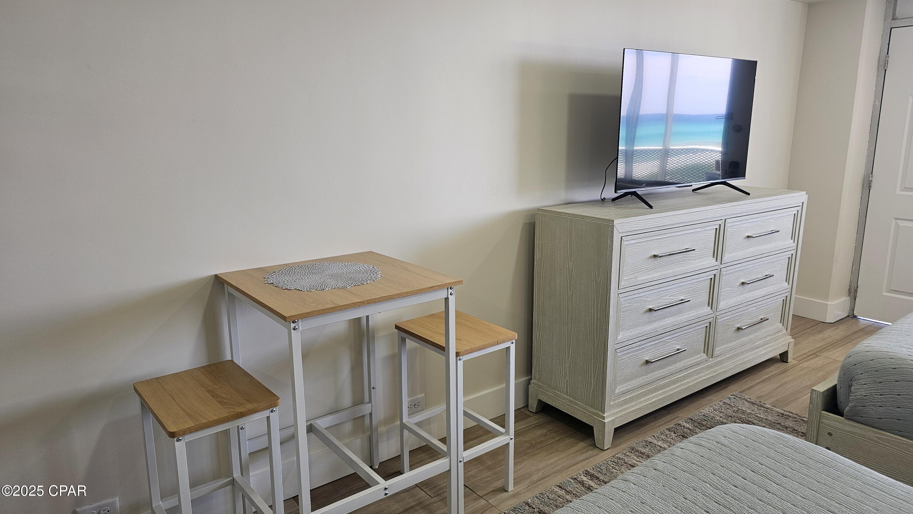 Listing photo id 7 for 14401 Front Beach Road 229