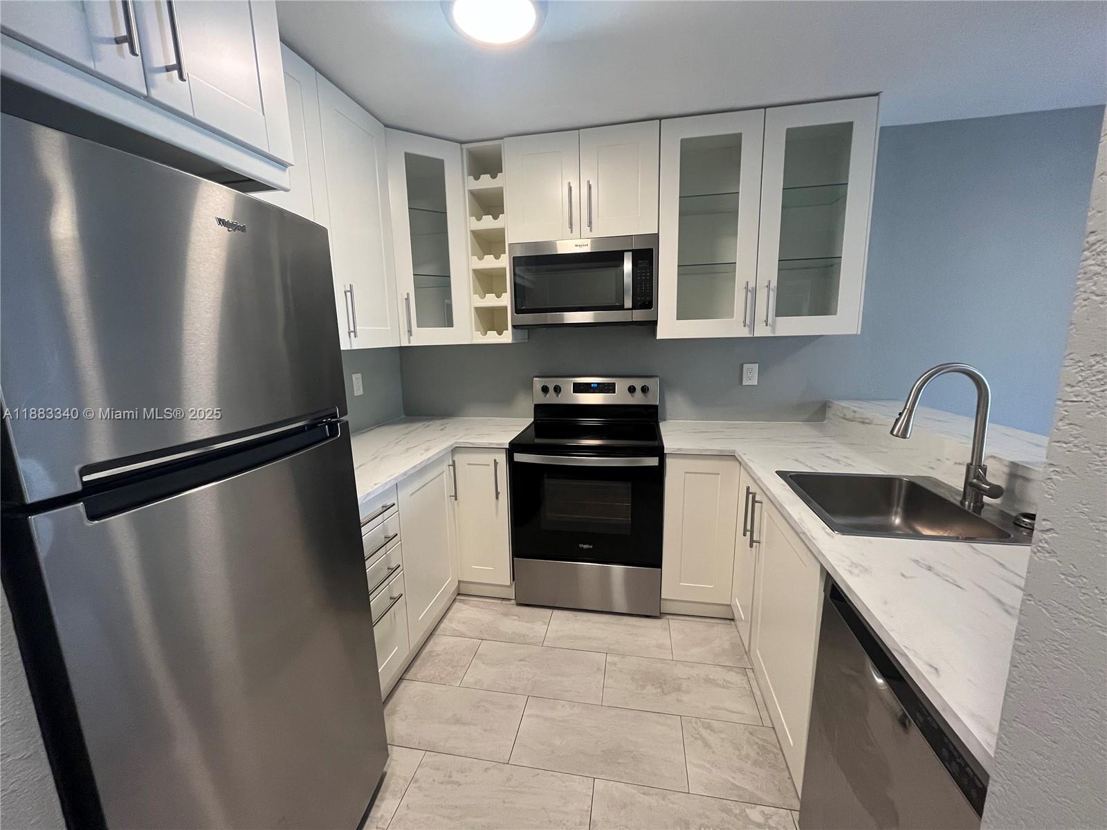 Fontainebleau Gardens Con