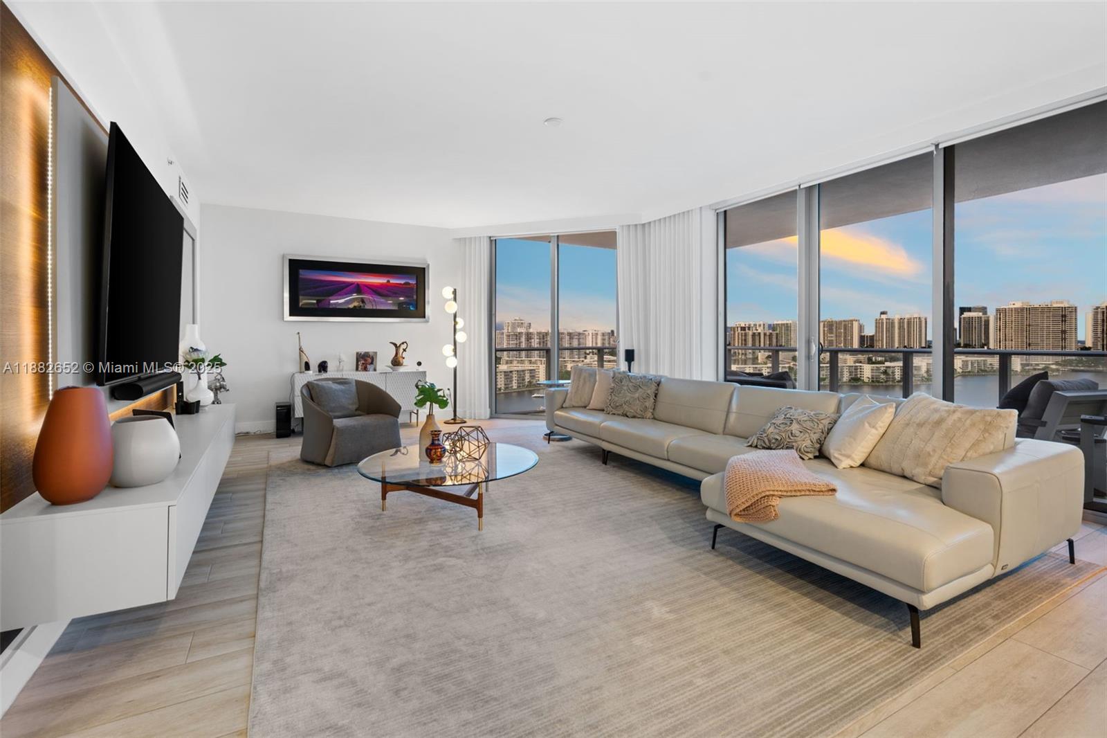 Apartamento à Venda em North Miami Beach, FL