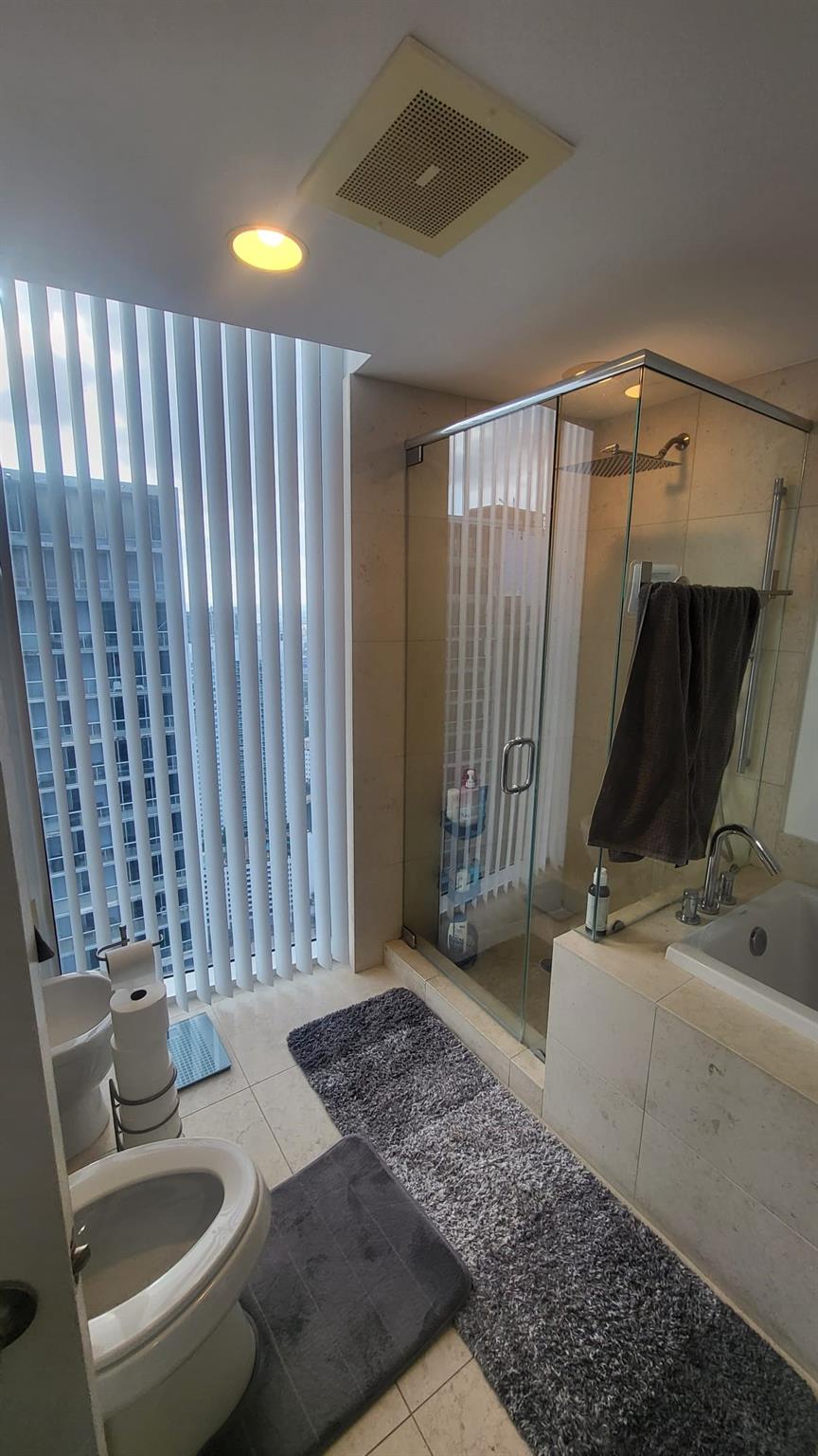 Condo for Sale in Miami, FL