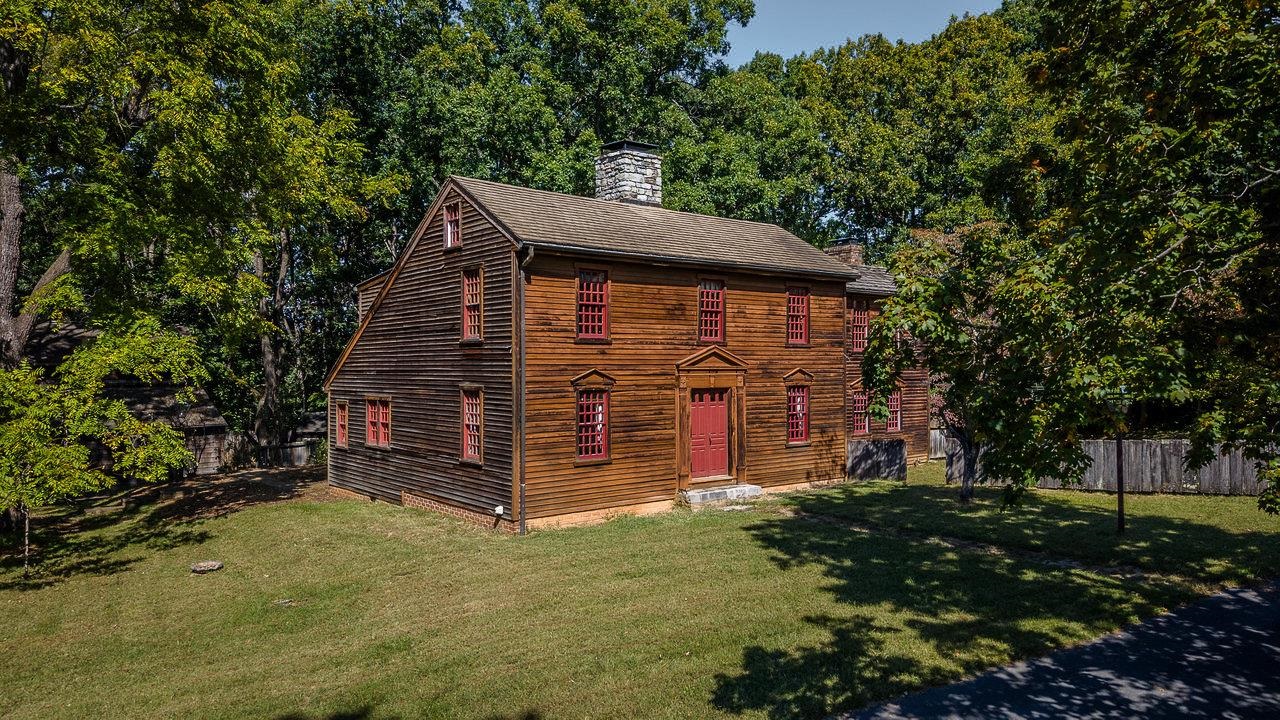 145 FORT DEFIANCE RD exterior