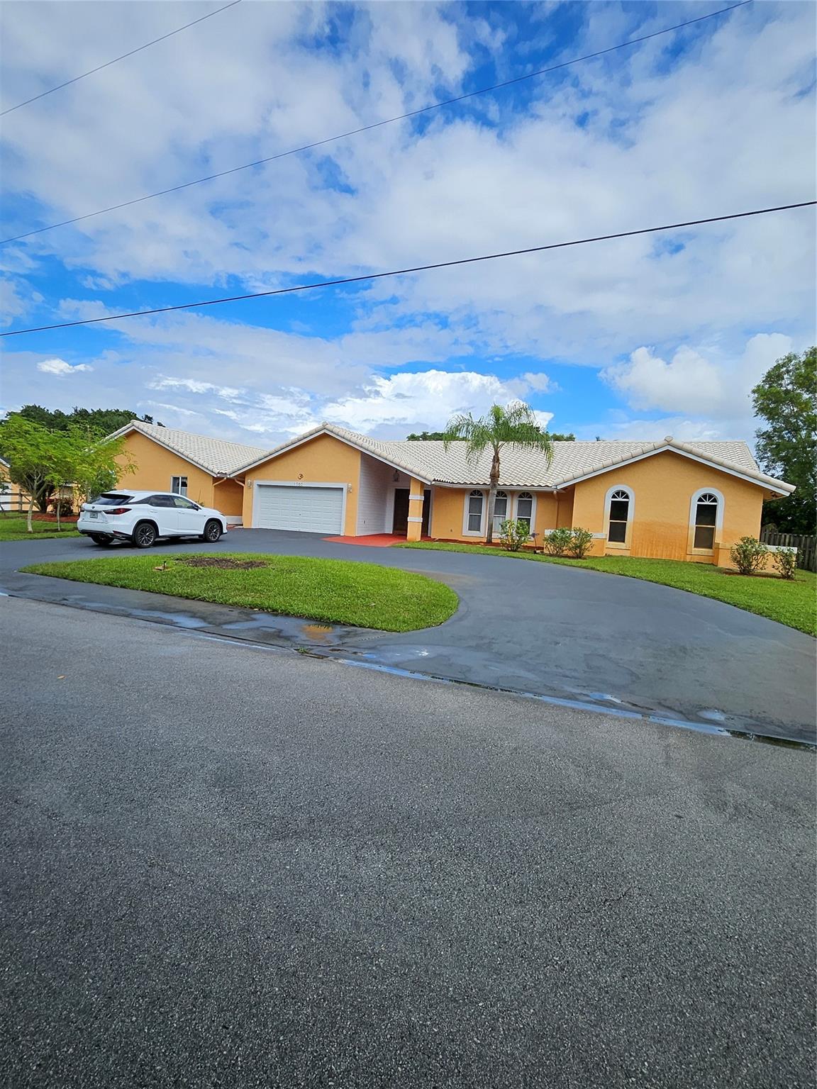 Homes for sale in Plantation, FL | 1050 Nw 114th Ave, Plantation, FL 33323 | MLS# F10528120