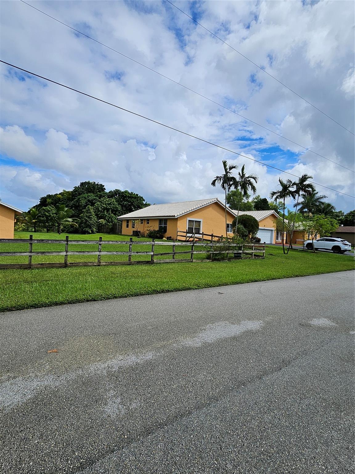 Homes for sale in Plantation, FL | 1050 Nw 114Th Ave, Plantation, FL 33323 | MLS# F10528120