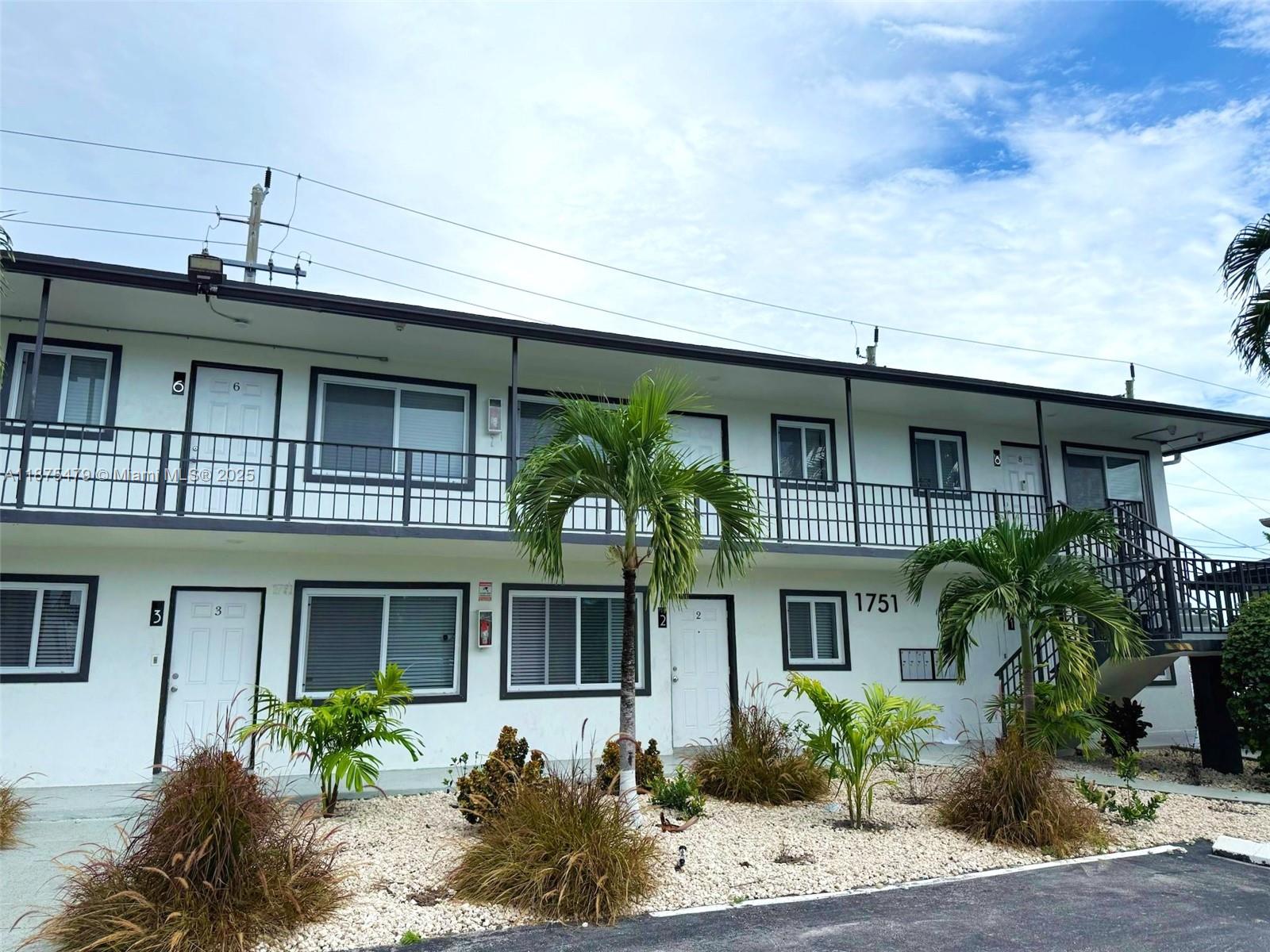 Hollywood Breezes Condomi