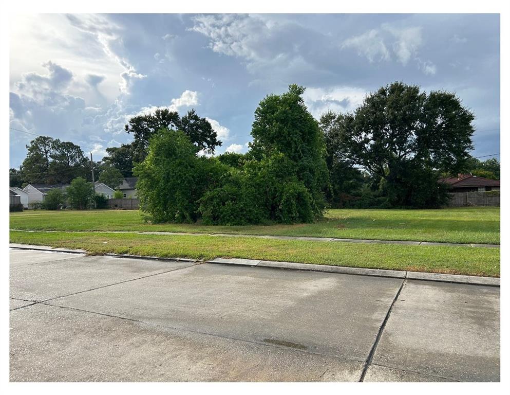 Homes for sale in Chalmette, LA | 56 W Chalmette Cir, Chalmette, LA 70043 | MLS# 2523006