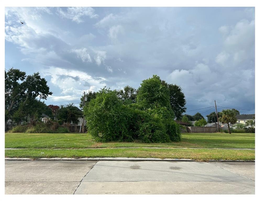 Homes for sale in Chalmette, LA | 56 W Chalmette Cir, Chalmette, LA 70043 | MLS# 2523006