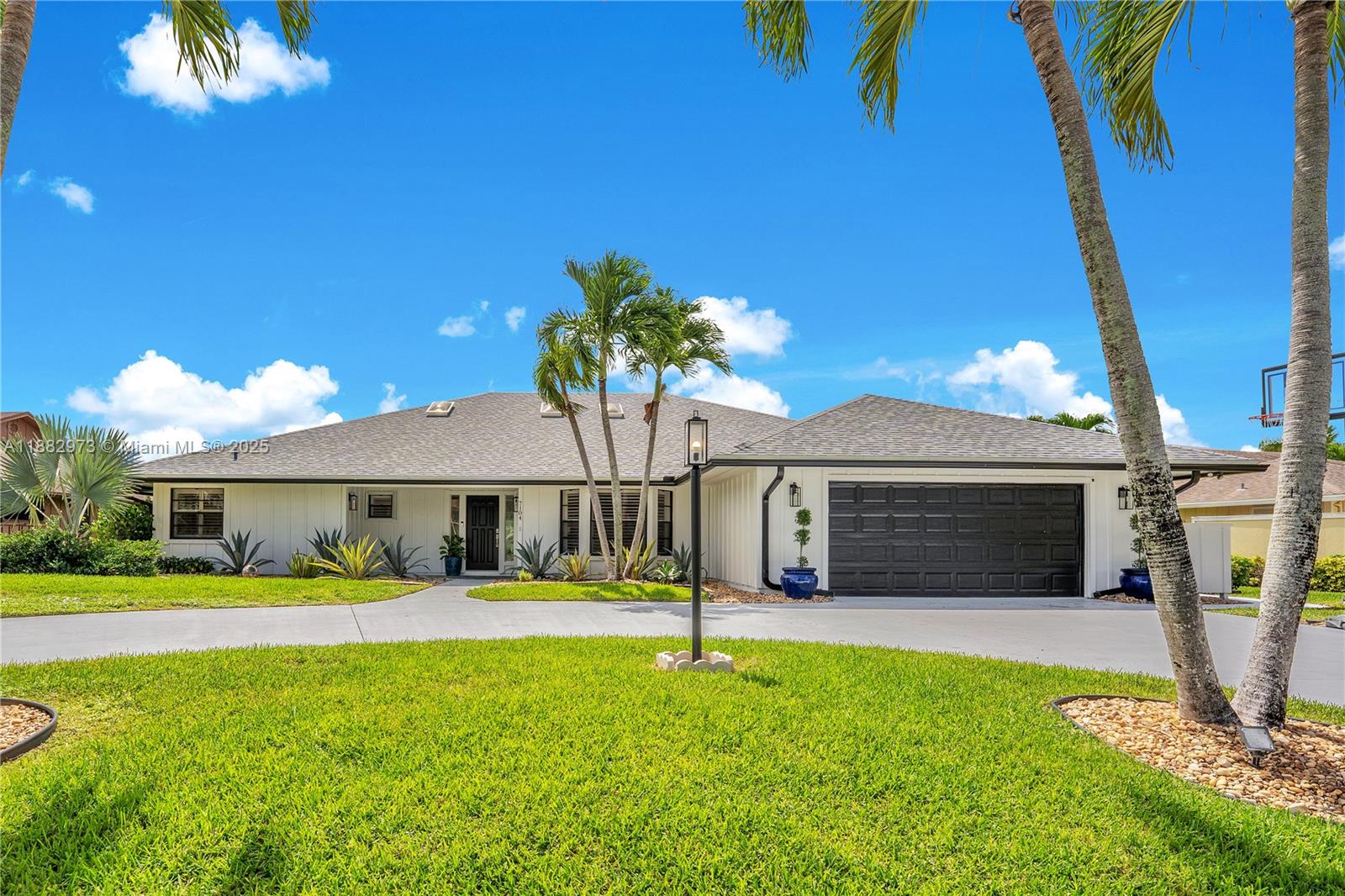 Homes for sale in Hobe Sound, FL | 7104 Se Bunker Hill Dr, Hobe Sound, FL 33455 | MLS# A11882973