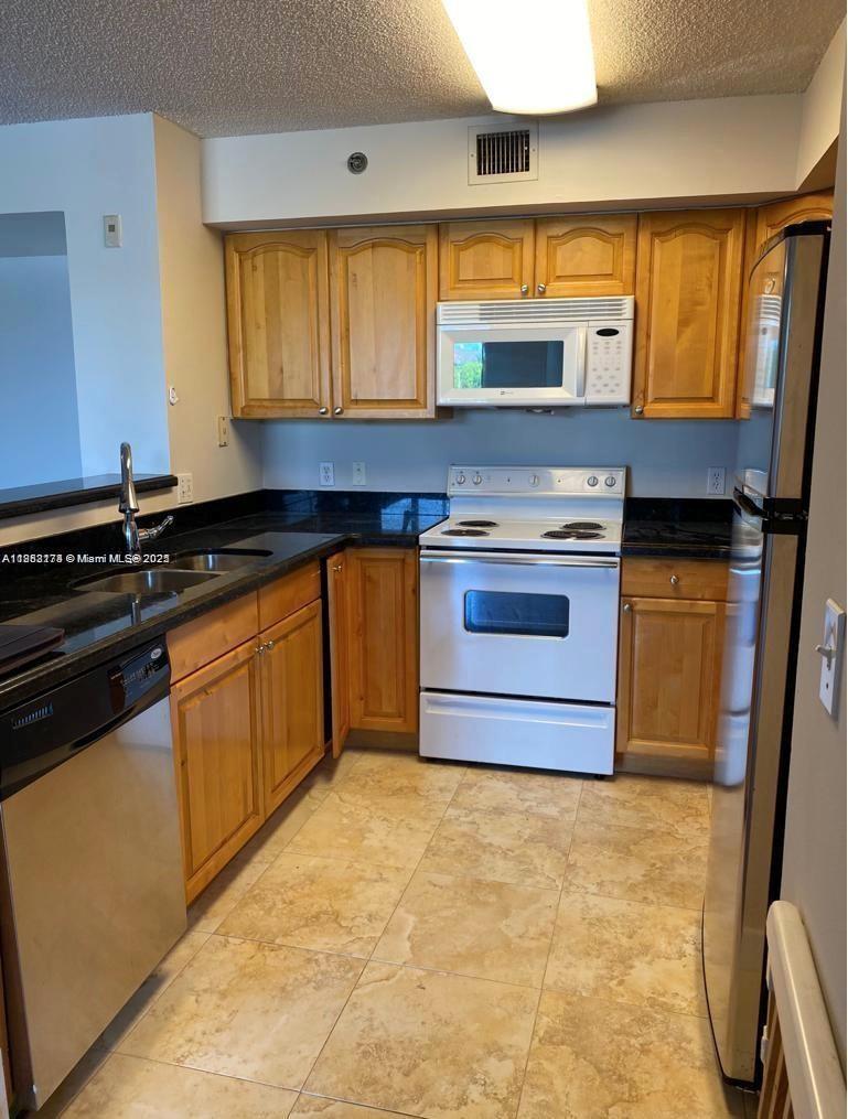 The Yacht Club At Aventur