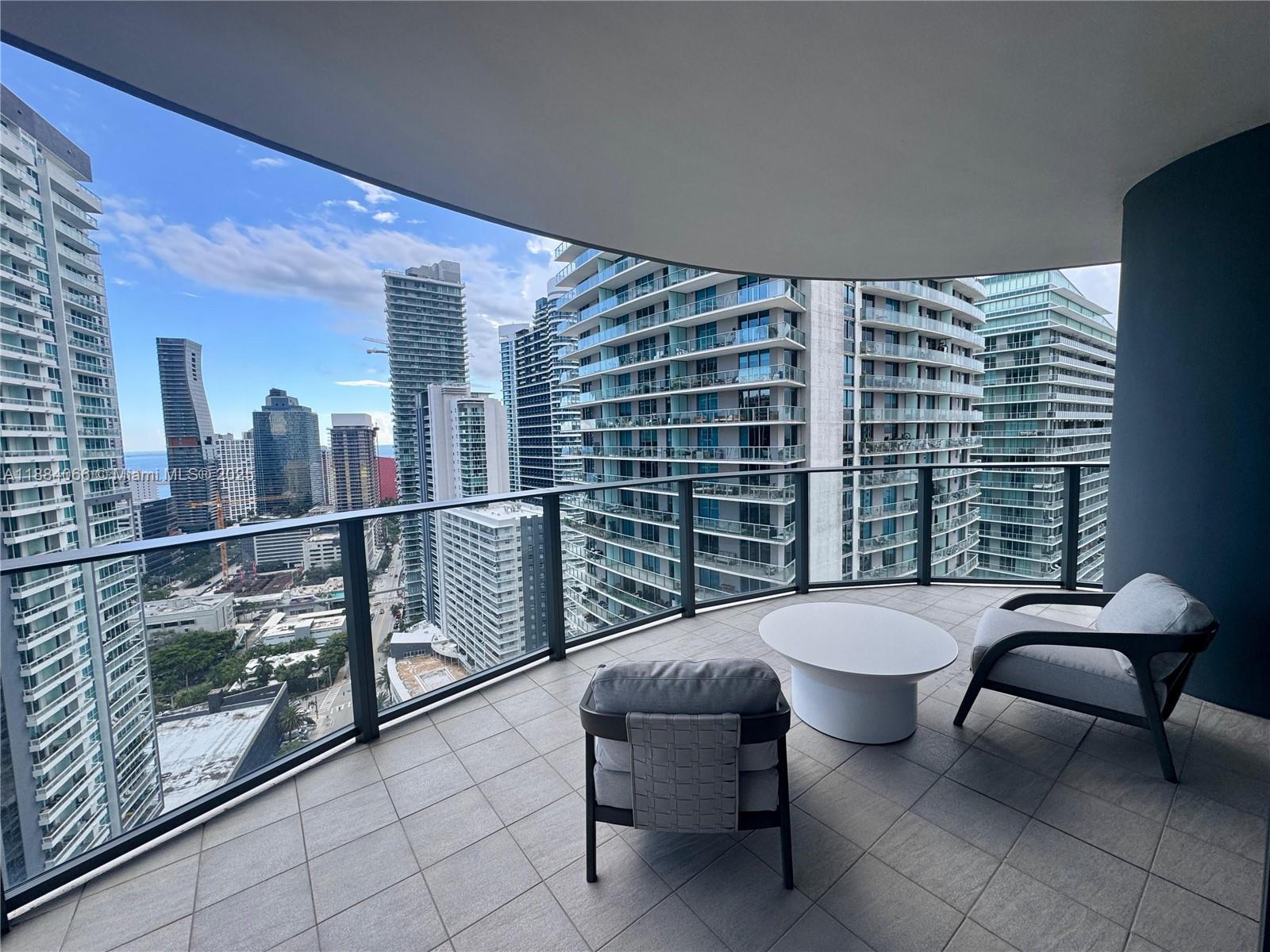 Apartamento à Venda em Miami, FL